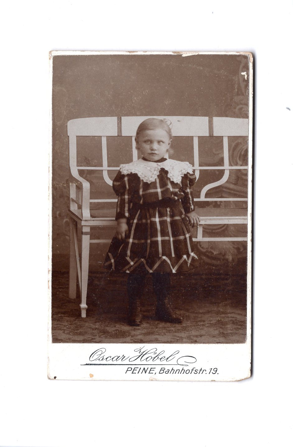 Fotografie Niedliches kleines Mädchen - Peine um 1900