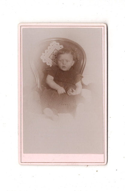 Fotografie Niedliches kleines Kind - unbekannter Ort 1890er