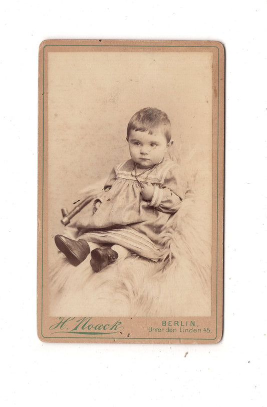 Fotografie Niedliches kleines Kind - Berlin 1890er / CDV M1-31