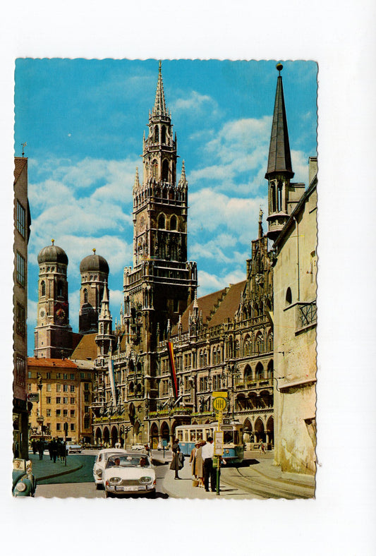 Ansichtskarte München / Marienplatz mit Rathaus und Frauenkirche