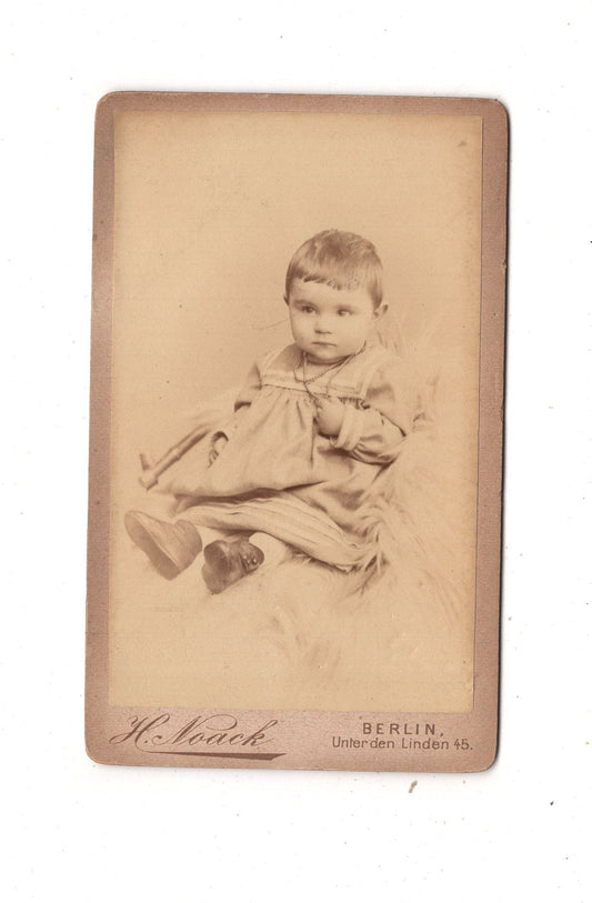 Fotografie Niedliches kleines Kind - Berlin 1890er / CDV M1-31