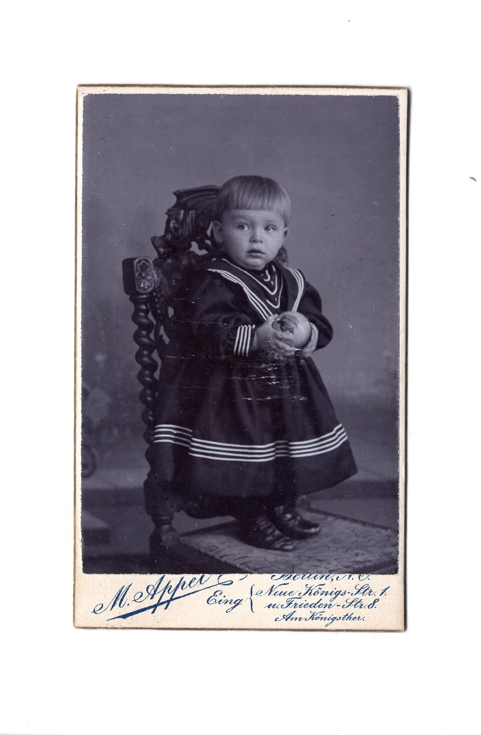 Fotografie Niedlicher kleiner Junge - Berlin 1907