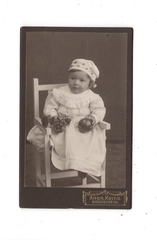 Fotografie Niedliches kleines Kind - Grünberg i. H. 1900er