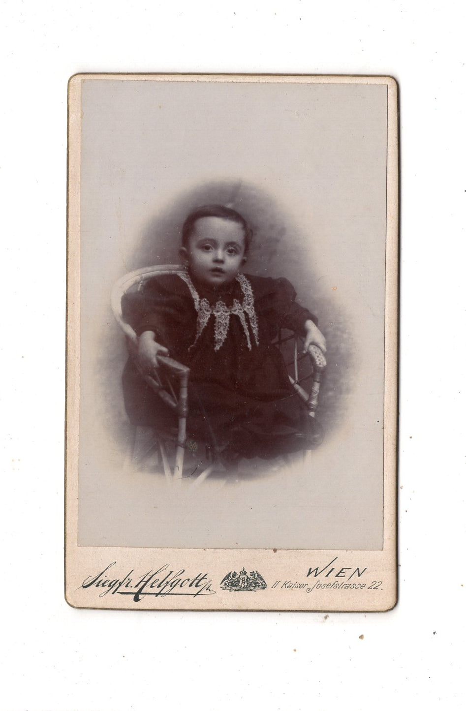 Fotografie Niedliches kleines Kind / benannt - Wien 1898