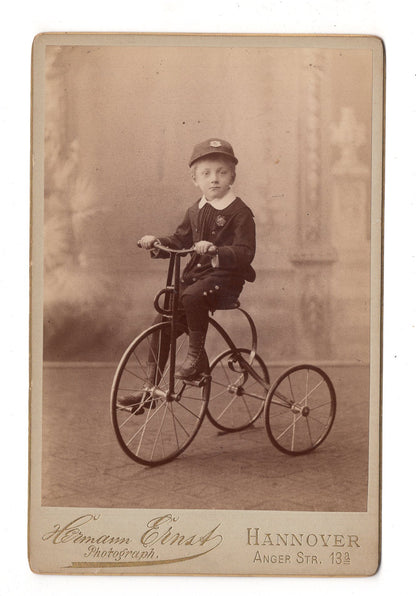 Fotografie Niedlicher kleiner Junge mit Dreirad - Hannover 1880er / CAB U-29