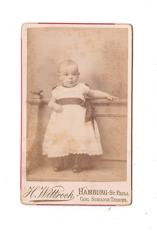 Fotografie Niedliches kleines Kind - Hamburg-St. Pauli um 1890 / CDV M1-32