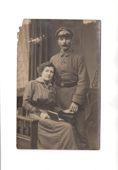 Ansichtskarte Soldat mit Frau & Widmung - Lehe 1917