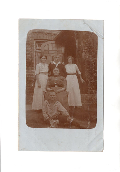 Ansichtskarte / Foto Schönes Familienbild mit Hund