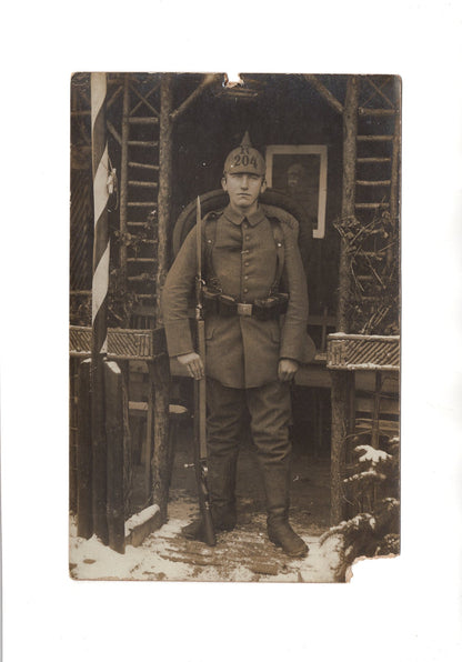 Ansichtskarte Soldat mit Pickelhaube & Gewehr Regiment 204 + Widmung