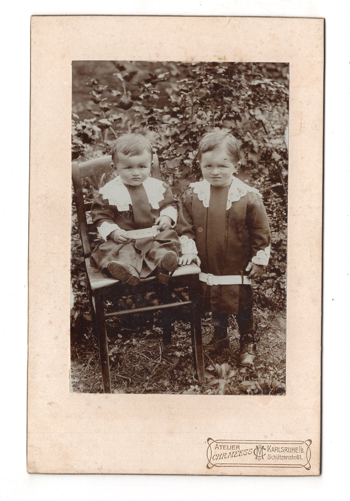 Fotografie Niedliche kleine Jungen - Karlsruhe um 1900 / CAB U-30