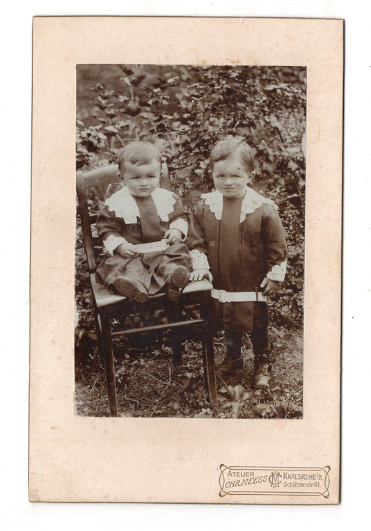 Fotografie Niedliche kleine Jungen - Karlsruhe um 1900 / CAB U-30
