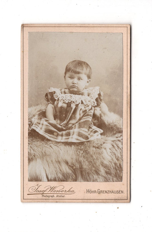 Fotografie Niedliches kleines Kind - Höhr-Grenzhausen 1890er