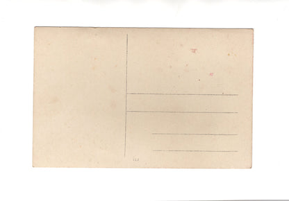 Ansichtskarte / Foto Dame mit Dienstmädchen vor dem Haus