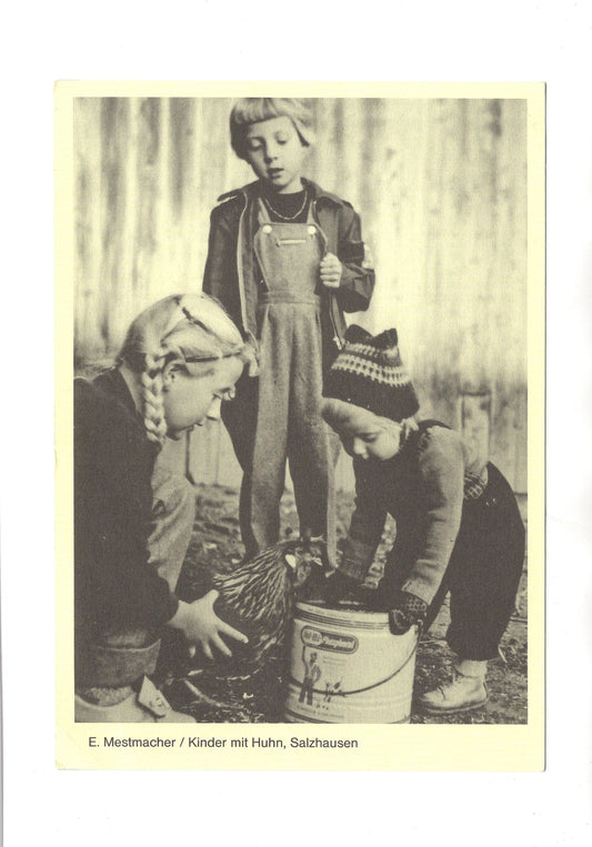 Ansichtskarte Freilichtmuseum Kiekeberg / Kinder mit Huhn / Salzhausen