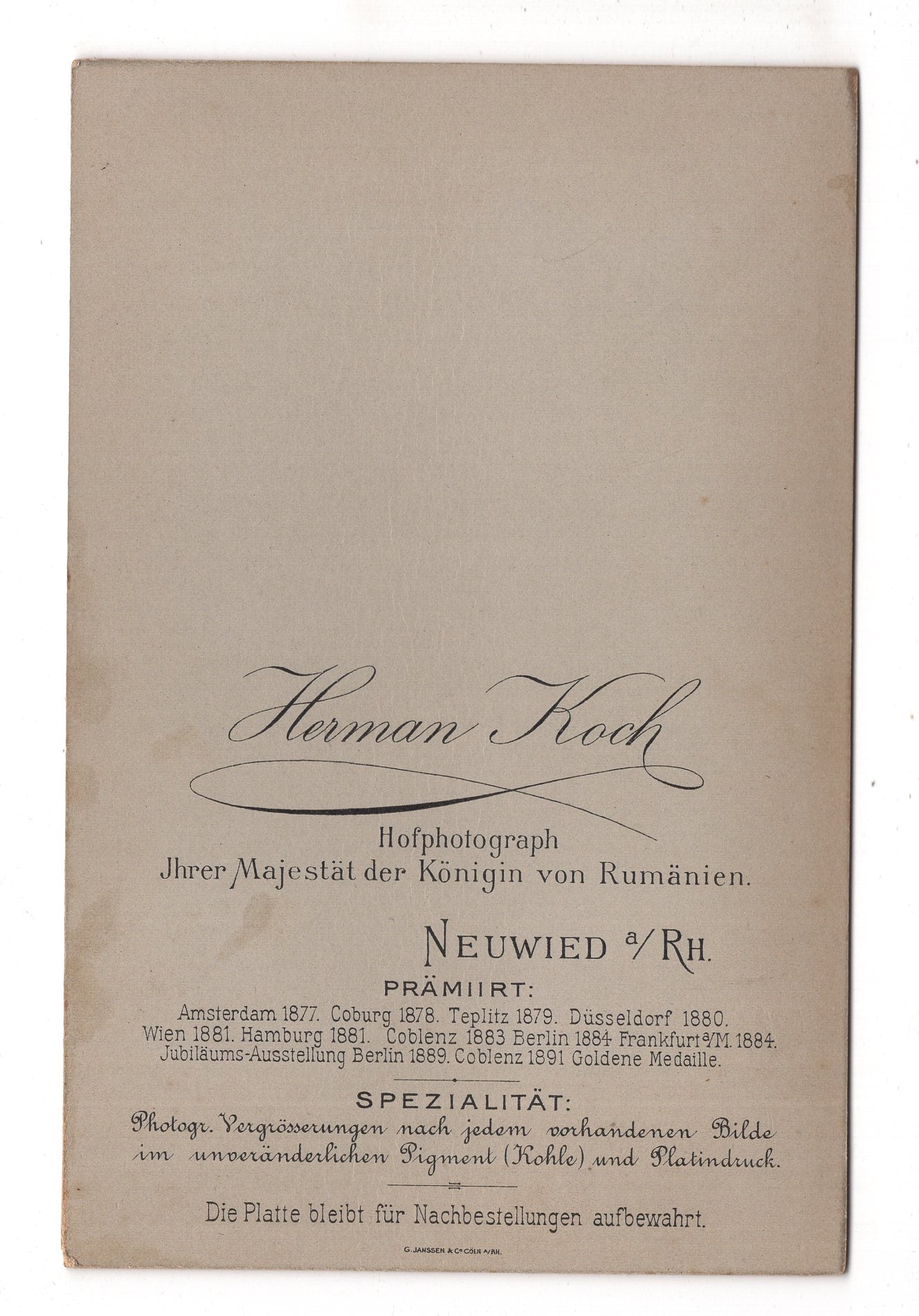 Fotografie Feine Damen bei der Handarbeit & Mädchen mit Puppe - Neuwied 1890er