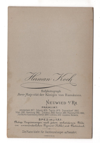 Fotografie Feine Damen bei der Handarbeit & Mädchen mit Puppe - Neuwied 1890er