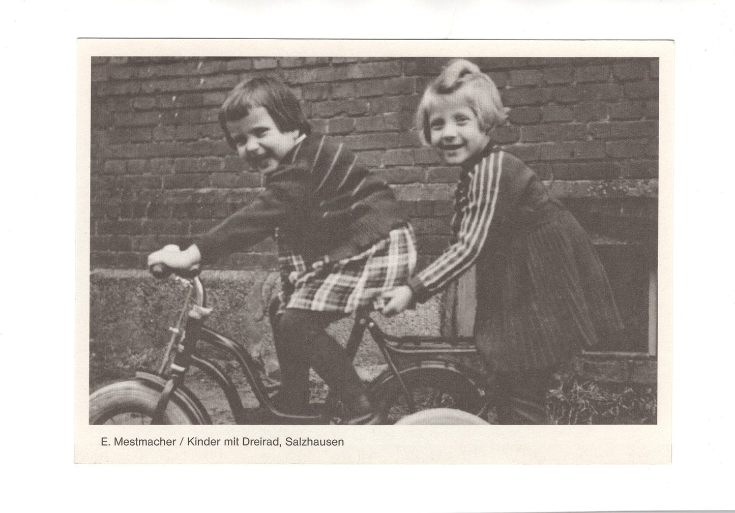 Ansichtskarte Freilichtmuseum Kiekeberg / Kinder mit Dreirad / Salzhausen