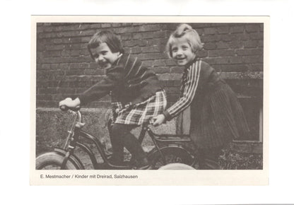 Ansichtskarte Freilichtmuseum Kiekeberg / Kinder mit Dreirad / Salzhausen