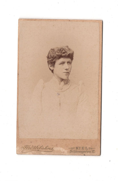 Fotografie Damenportrait - Kiel 1890er / CDV C1-10