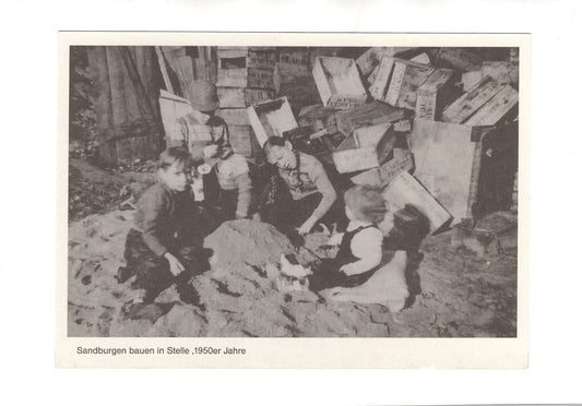 Ansichtskarte Freilichtmuseum Kiekeberg / Sandburgen bauen in Stelle (Kr. Harburg) - 1950er