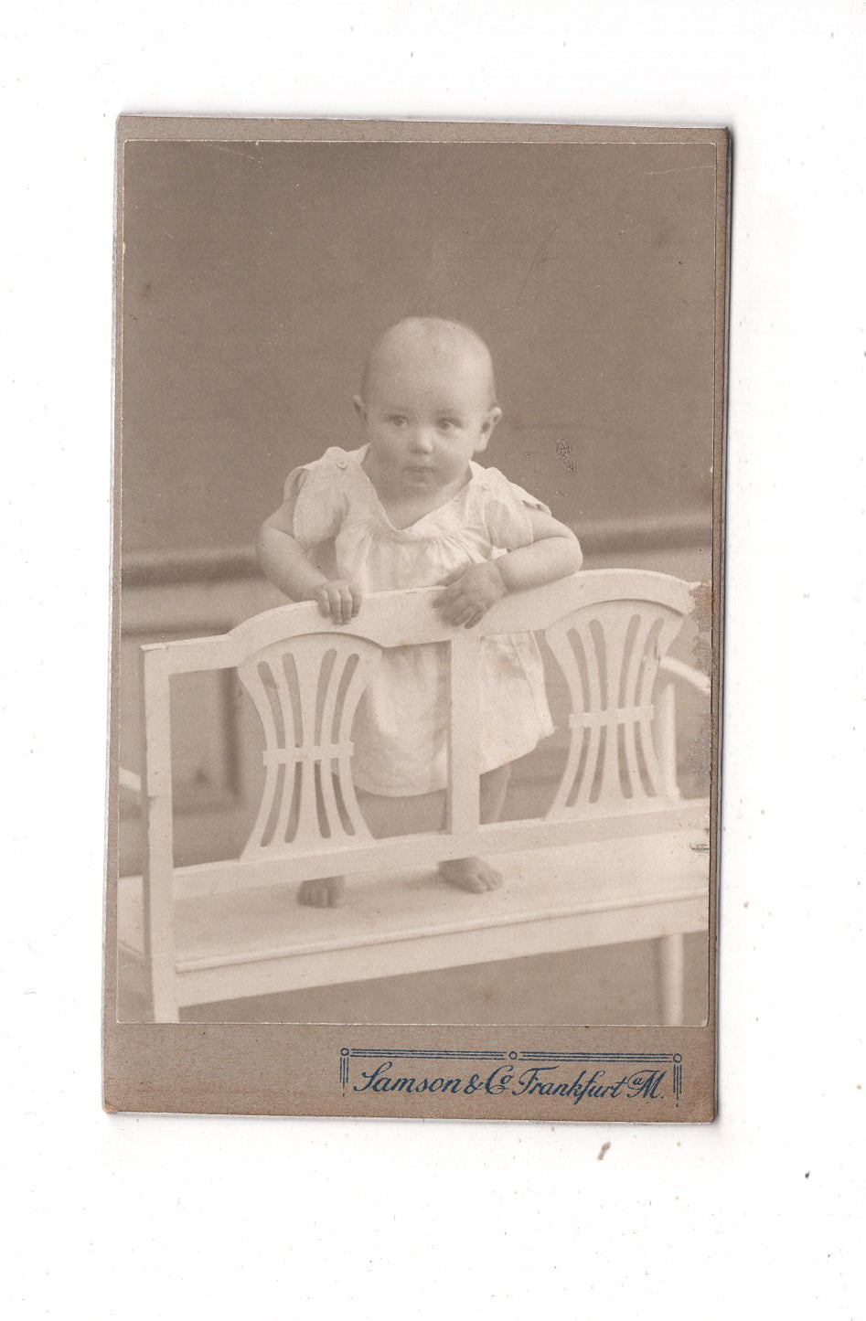 Fotografie Niedliches kleines Kind - Frankfurt Main 1900er / CDV M1-32