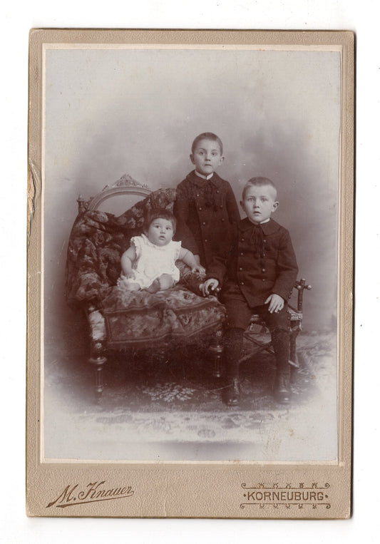 Fotografie Niedliche kleine Kinder - Korneuburg um 1900 / CAB U-31