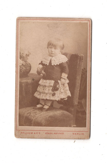 Fotografie Niedliches kleines Kind - Berlin 1888 / CDV M1-33