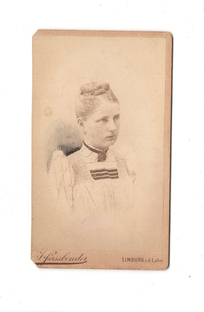 Fotografie Damenportrait - Limburg an der Lahn 1890er / CDV C1-10