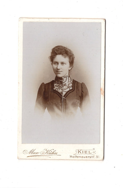 Fotografie Damenportrait - Kiel 1890er / CDV C1-10