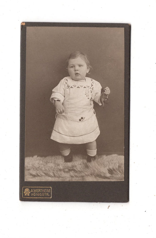 Fotografie Niedliches kleines Kind - Berlin 1900er / CDV M1-33