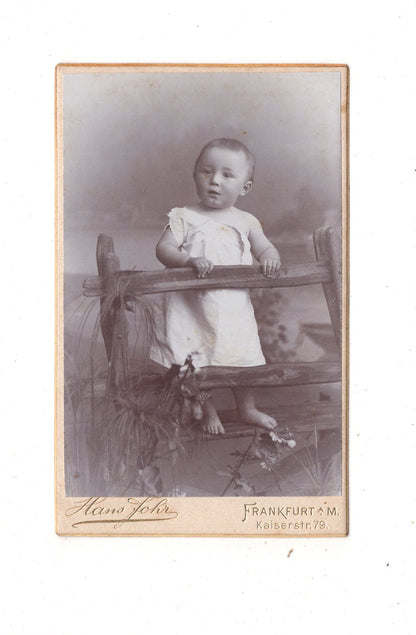 Fotografie Niedliches kleines Kind - Frankfurt Main um 1900 / CDV M1-33