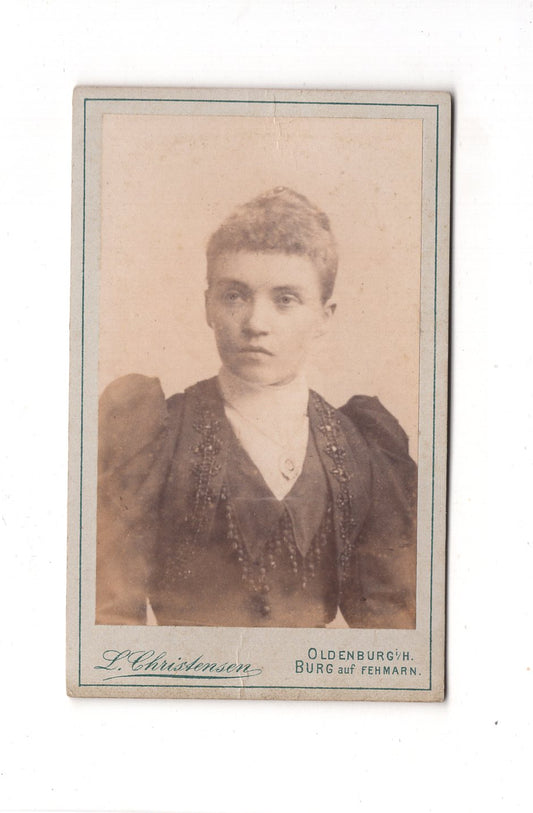 Fotografie Damenportrait - Oldenburg / Burg auf Fehmarn 1880er / CDV C1-10