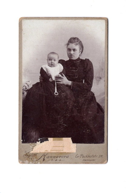 Fotografie Feine Dame mit Baby - Hannover 1900er