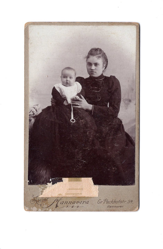 Fotografie Feine Dame mit Baby - Hannover 1900er