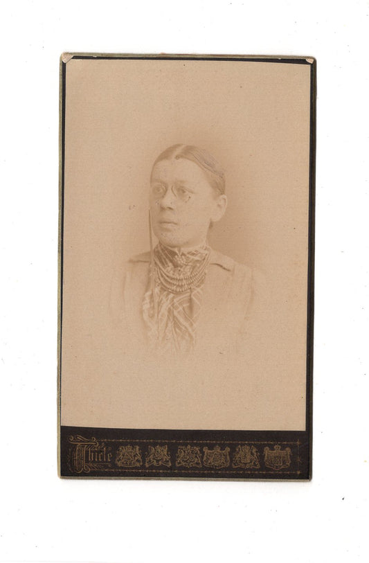 Fotografie Damenportrait mit Brille - Frankfurt Main 1880er / CDV C1-10