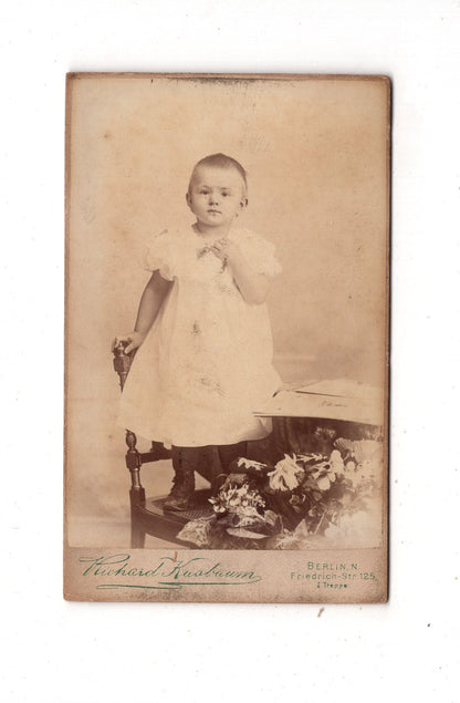 Fotografie Niedliches kleines Kind - Berlin 1890er / CDV M1-33