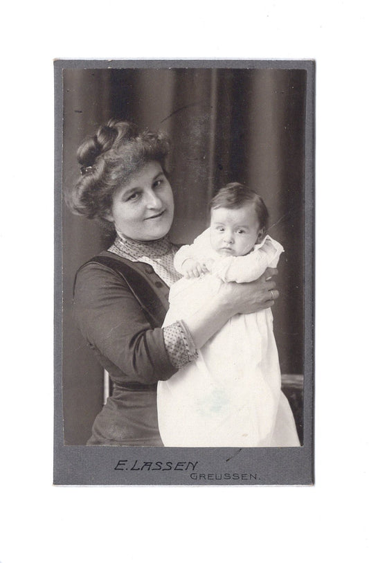 Fotografie Feine Dame mit Baby - Greußen 1900er