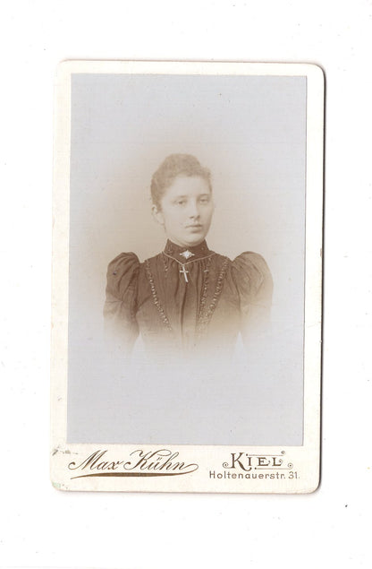 Fotografie Damenportrait - Kiel 1890er / CDV C1-10