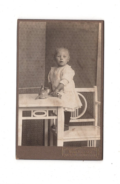 Fotografie Niedliches kleines Kind - Bayreuth um 1910 / CDV M1-33