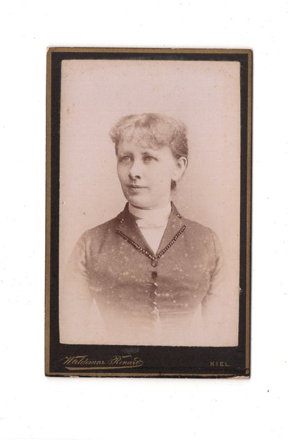 Fotografie Damenportrait - Kiel 1880er / CDV C1-10