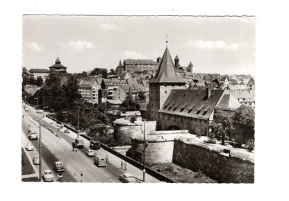 Ansichtskarte Nürnberg / Westtorgraben mit Burg / M1-53