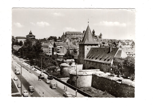 Ansichtskarte Nürnberg / Westtorgraben mit Burg / M1-53