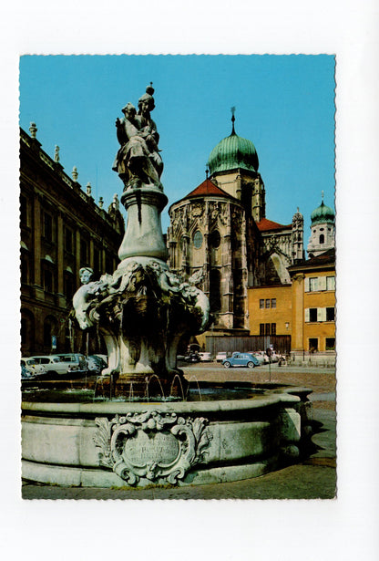 Ansichtskarte Passau an der Donau / Brunnen auf dem Domplatz