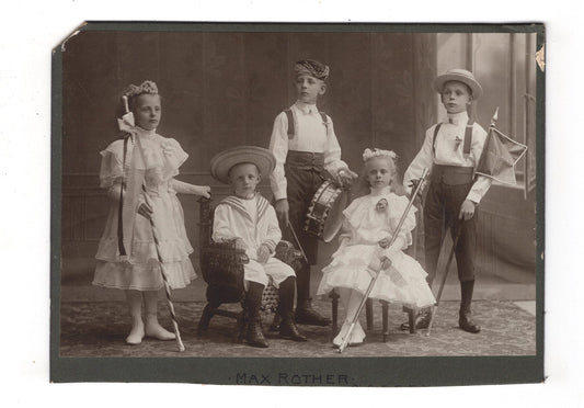 Fotografie Feine Kinder in schöner Kleidung - Roßwein 1900er / CAB U-33