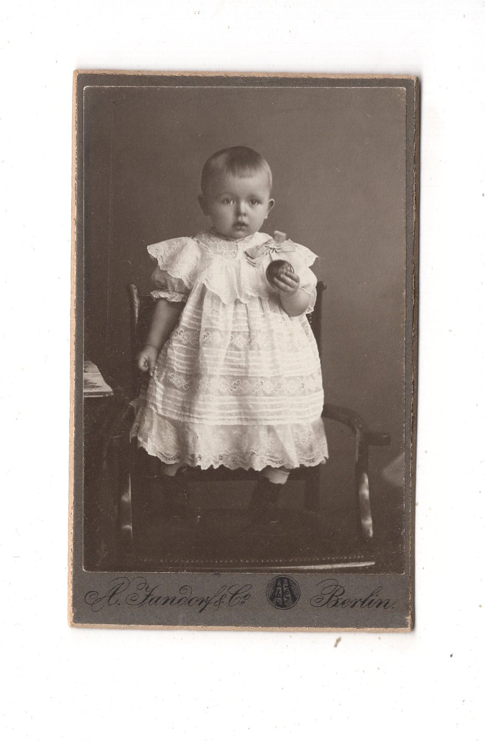 Fotografie Niedliches kleines Kind - Berlin 1900er / CDV M1-34