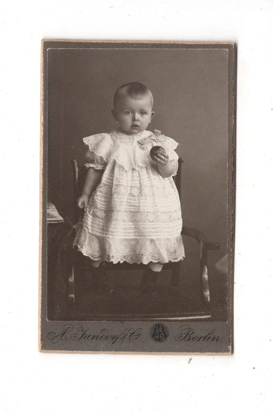 Fotografie Niedliches kleines Kind - Berlin 1900er / CDV M1-34