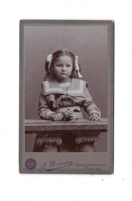 Fotografie Niedliches kleines Mädchen - Burgsteinfurt / Rheine 1900er