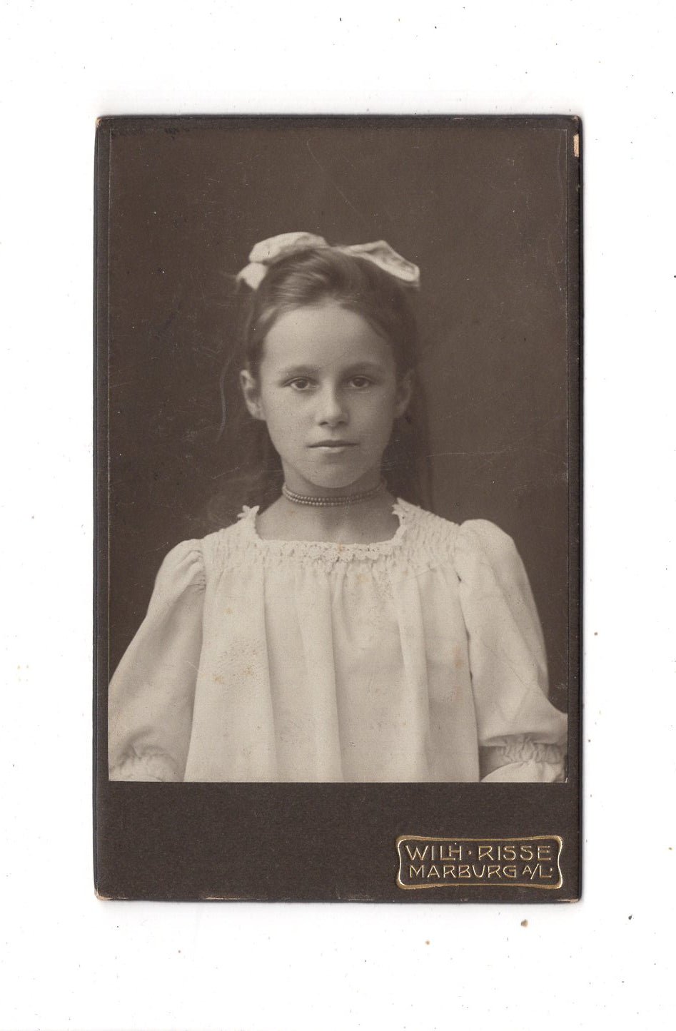 Fotografie Niedliches kleines Mädchen / benannt - Marburg an der Lahn 1908