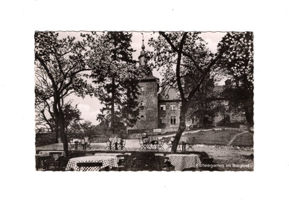 Ansichtskarte Burg Schellenberg bei Attendorn / Kaffeegarten im Burghof