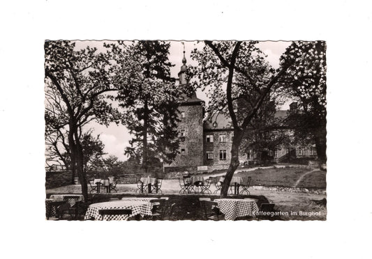 Ansichtskarte Burg Schellenberg bei Attendorn / Kaffeegarten im Burghof
